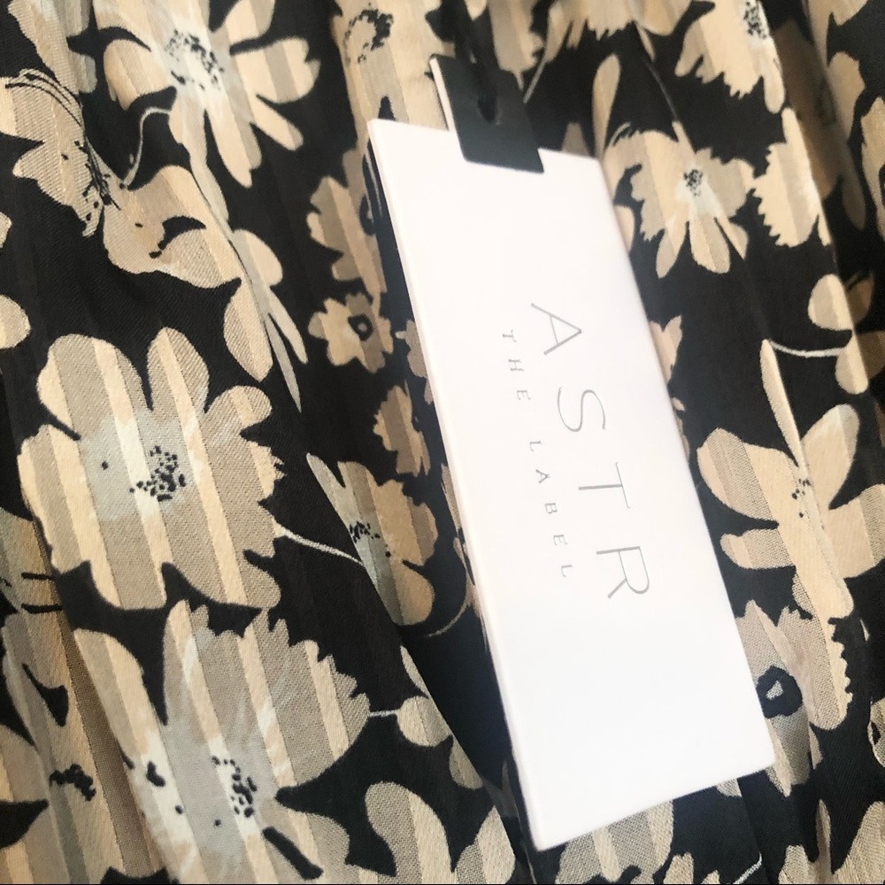 ASTR Ruffle Square Neck Side Cutout Mini Dress - Picture 6 of 8